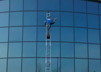 Commercial Window Cleaners in Sterling Heights, MI