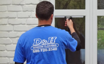 5 Factors to Consider When Selecting A Window Cleaning Company in Metro-Detroit